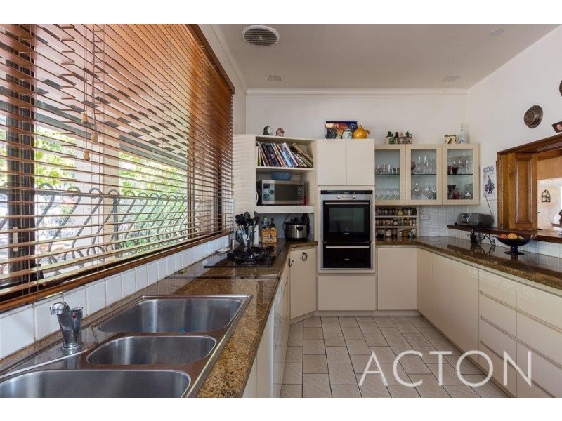 17 Saunders Street, Mosman Park WA 6012