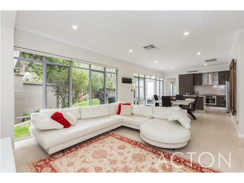 8 Millers Court, Cottesloe WA 6011