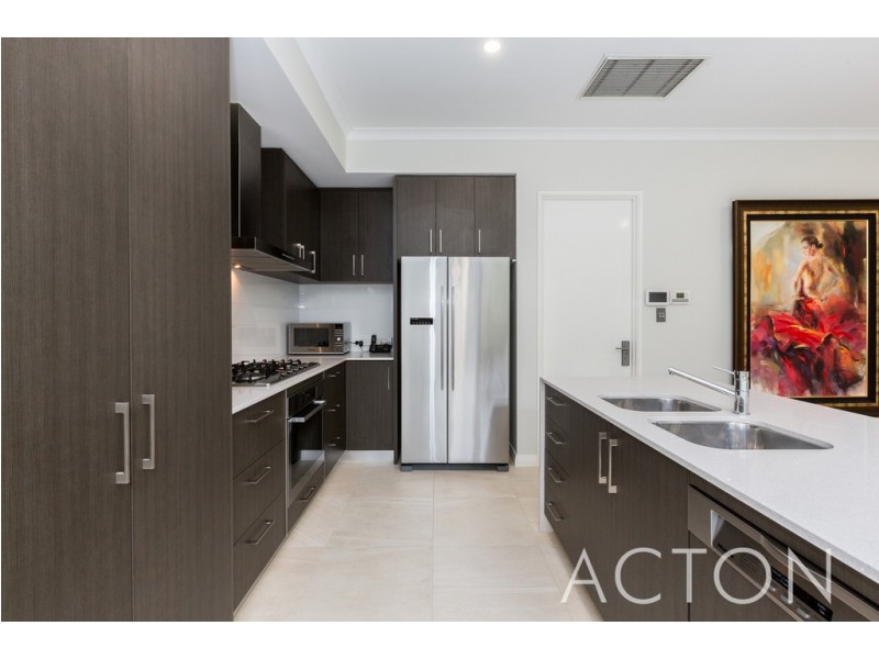 8 Millers Court, Cottesloe WA 6011