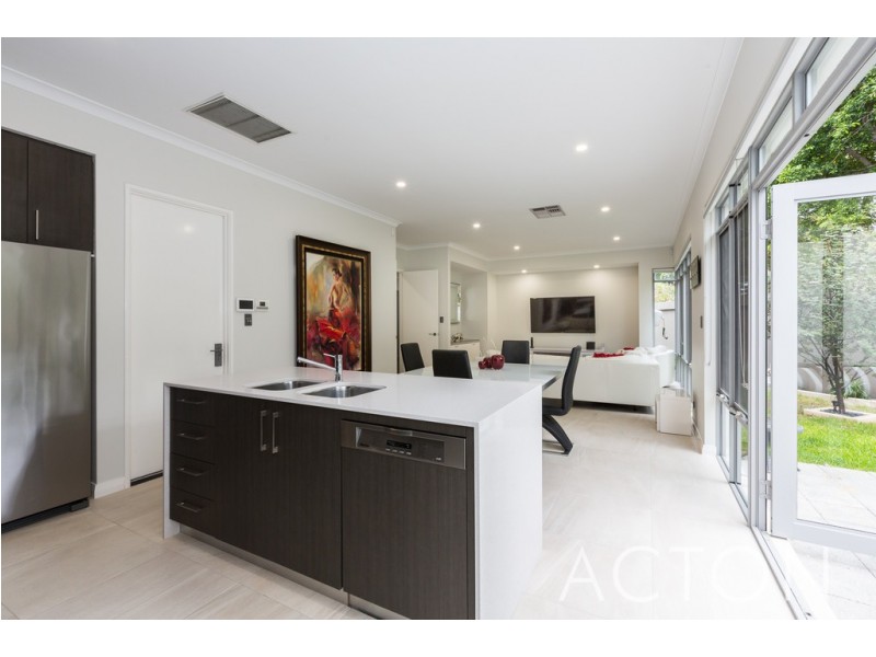 8 Millers Court, Cottesloe WA 6011