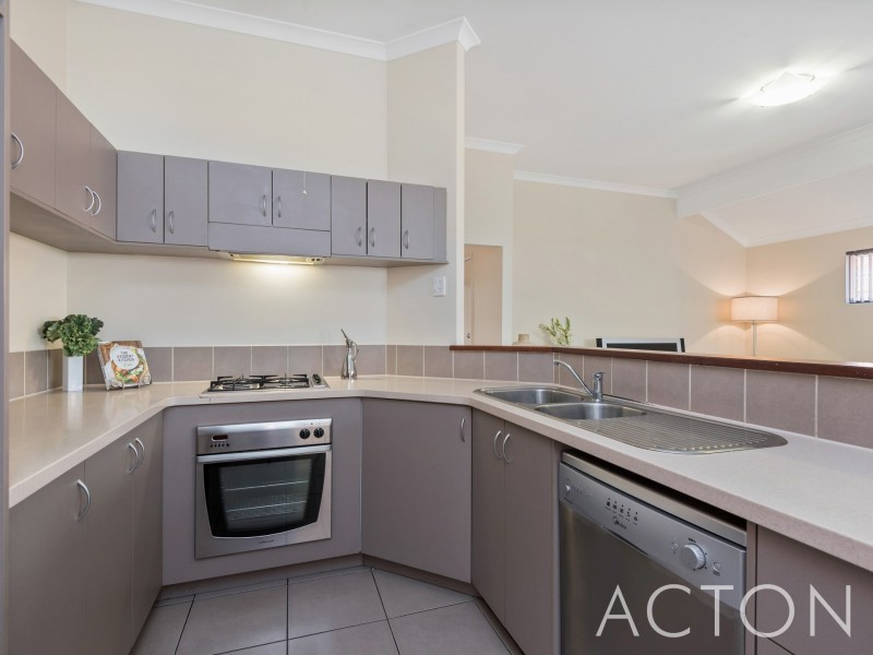 4/291 Flinders Street, Nollamara WA 6061