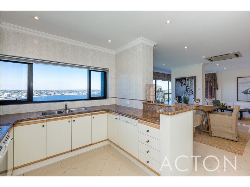 4/2 Bindaring Parade, Claremont WA 6010