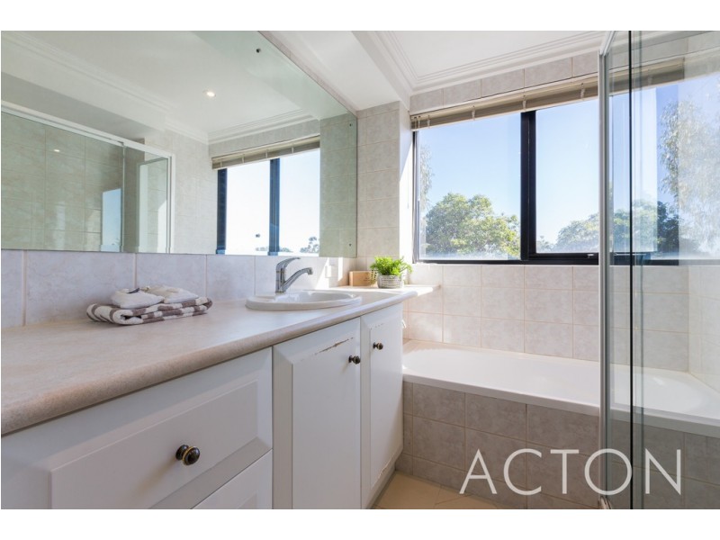 4/2 Bindaring Parade, Claremont WA 6010