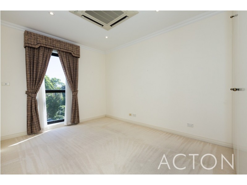 4/2 Bindaring Parade, Claremont WA 6010