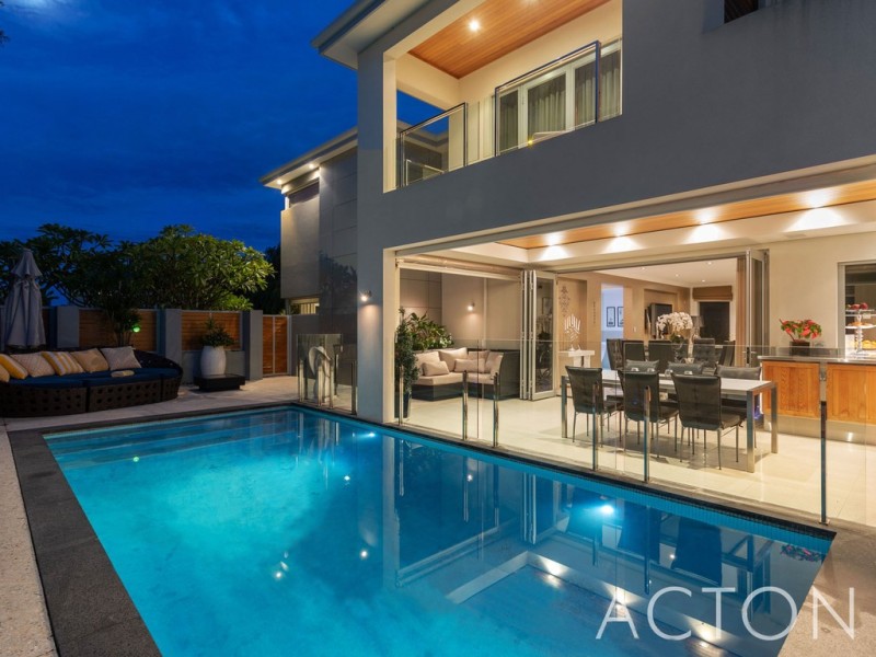 11 Letchworth Centre Avenue, Salter Point WA 6152