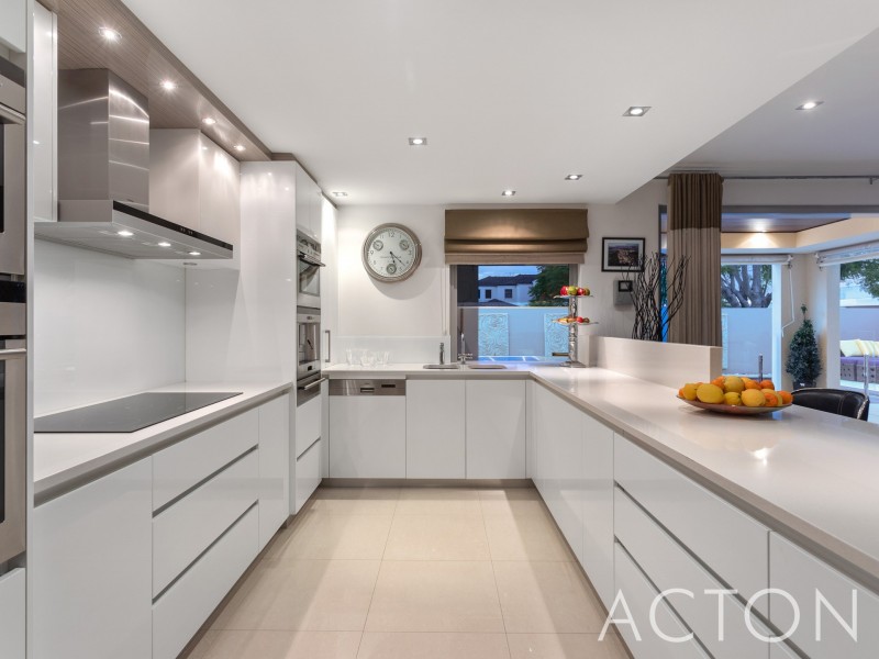 11 Letchworth Centre Avenue, Salter Point WA 6152