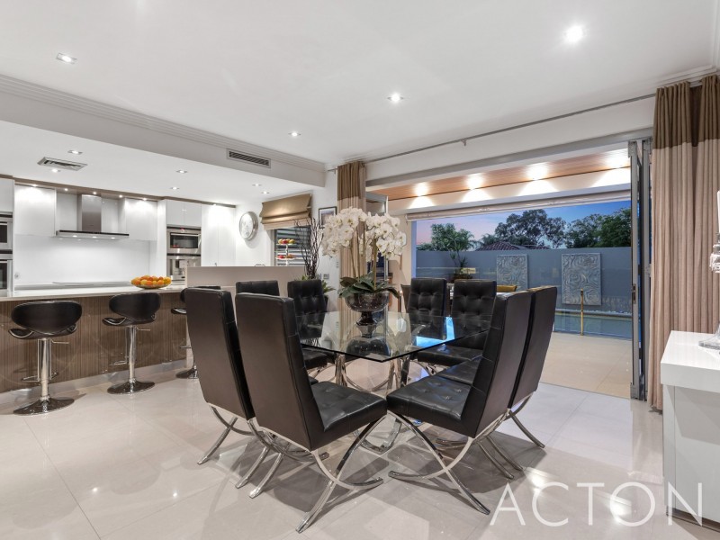 11 Letchworth Centre Avenue, Salter Point WA 6152