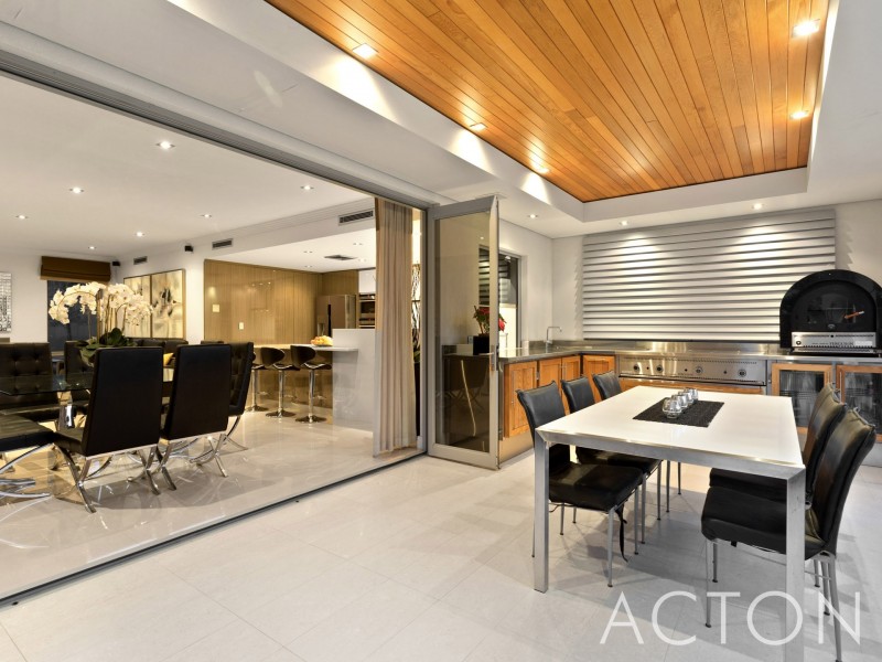 11 Letchworth Centre Avenue, Salter Point WA 6152