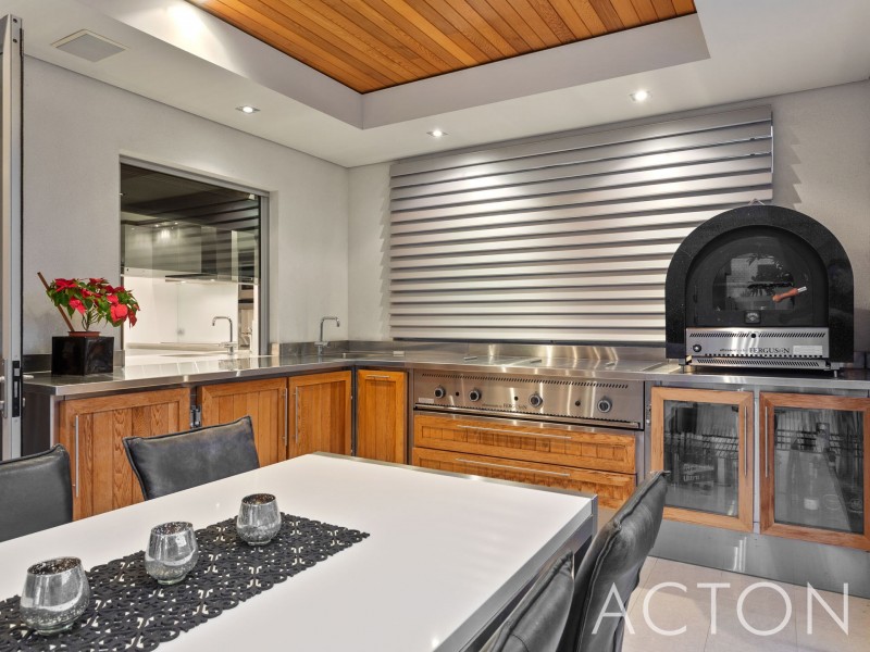 11 Letchworth Centre Avenue, Salter Point WA 6152