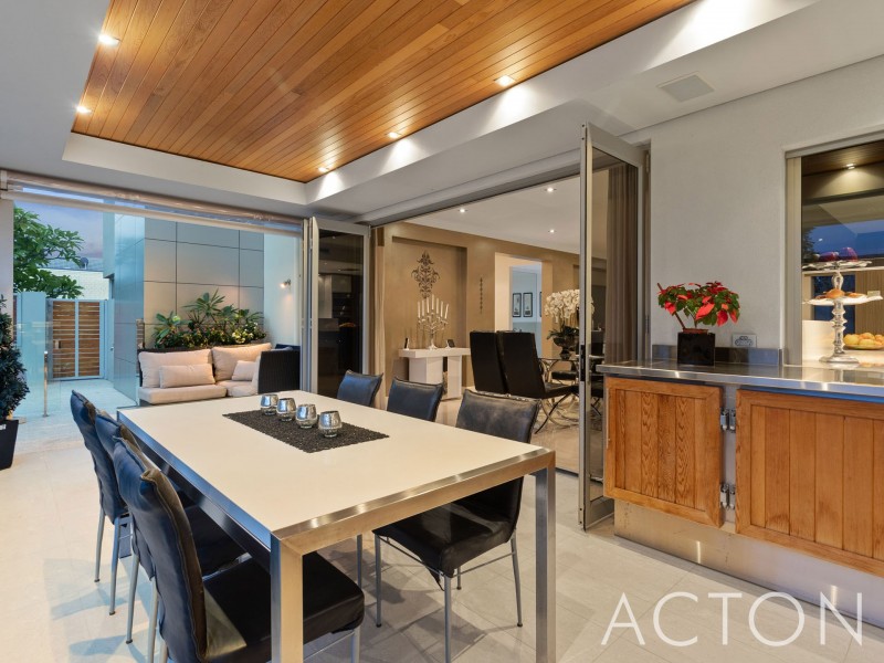 11 Letchworth Centre Avenue, Salter Point WA 6152