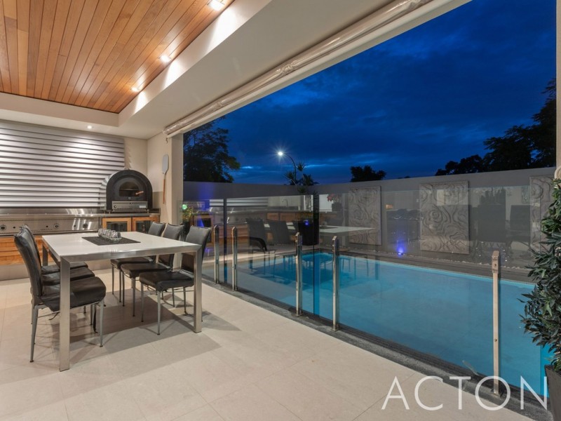 11 Letchworth Centre Avenue, Salter Point WA 6152