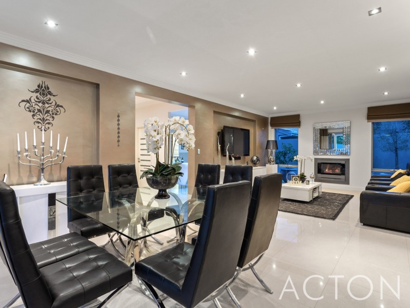 11 Letchworth Centre Avenue, Salter Point WA 6152