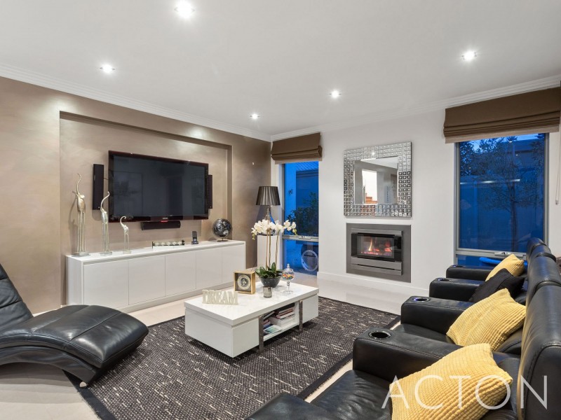 11 Letchworth Centre Avenue, Salter Point WA 6152