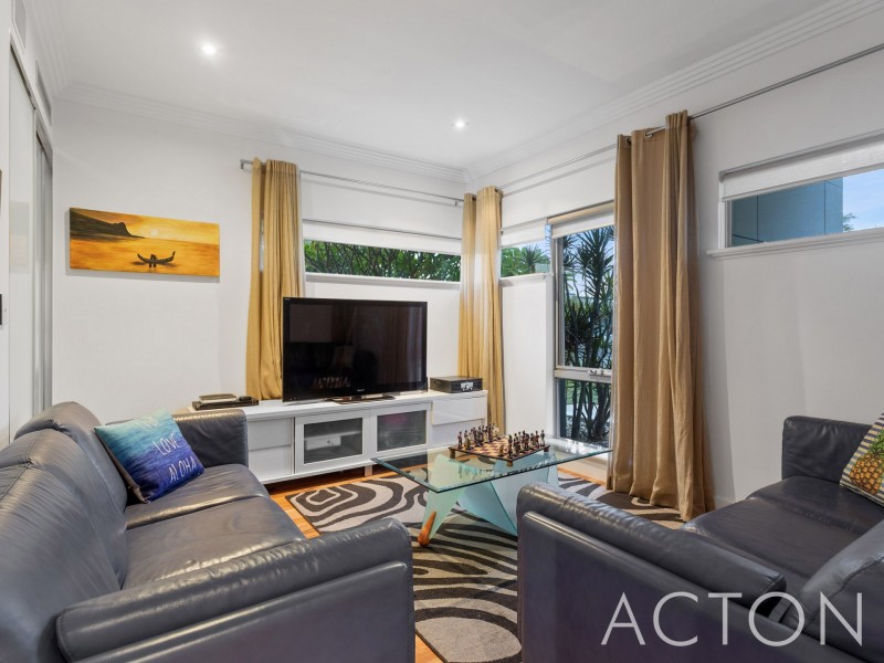 11 Letchworth Centre Avenue, Salter Point WA 6152