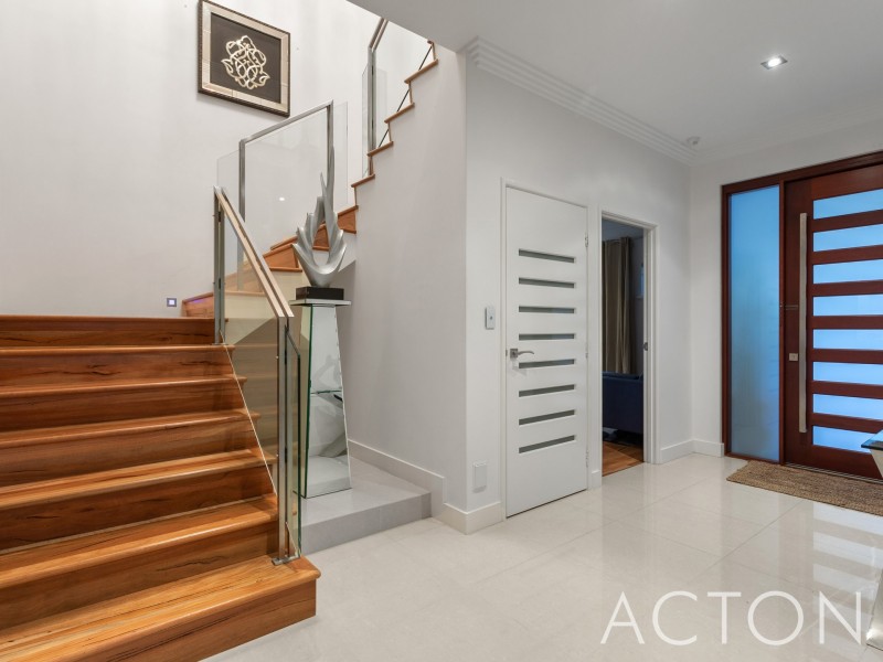 11 Letchworth Centre Avenue, Salter Point WA 6152