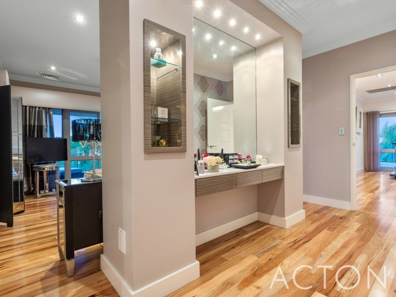 11 Letchworth Centre Avenue, Salter Point WA 6152