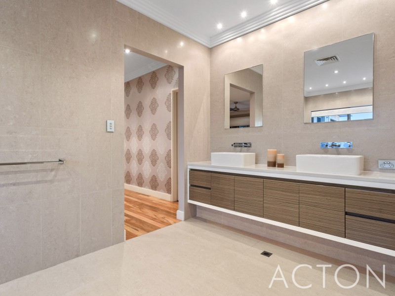 11 Letchworth Centre Avenue, Salter Point WA 6152