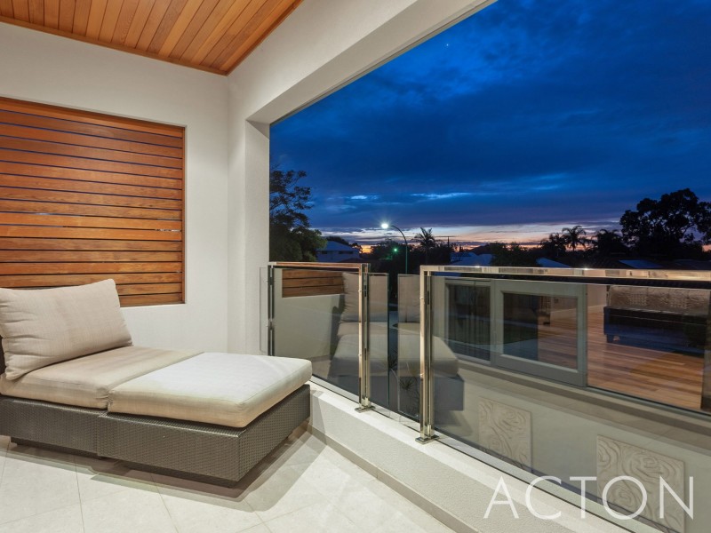 11 Letchworth Centre Avenue, Salter Point WA 6152