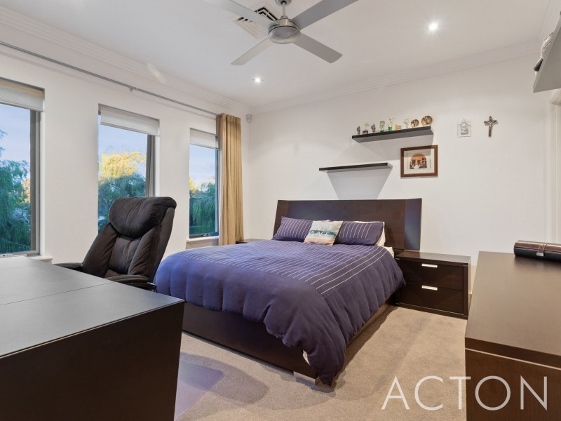 11 Letchworth Centre Avenue, Salter Point WA 6152