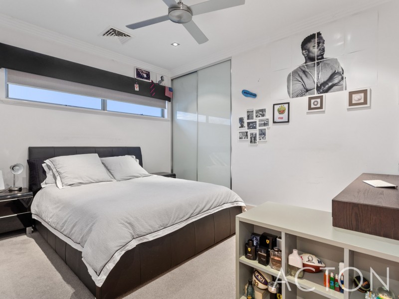 11 Letchworth Centre Avenue, Salter Point WA 6152