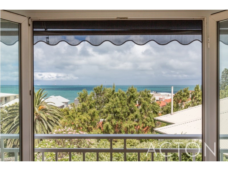 2/11 Salvado Street, Cottesloe WA 6011