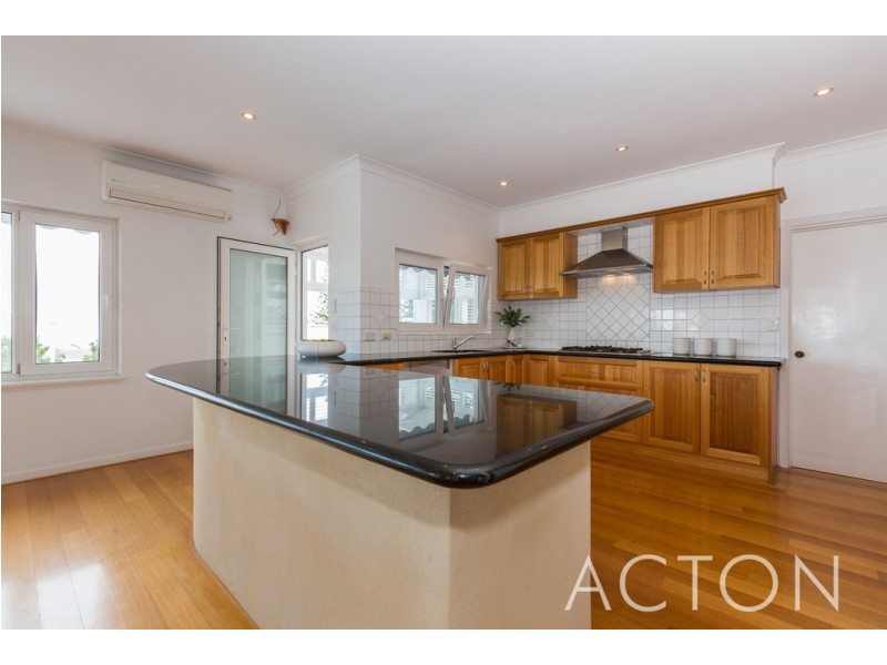 2/11 Salvado Street, Cottesloe WA 6011