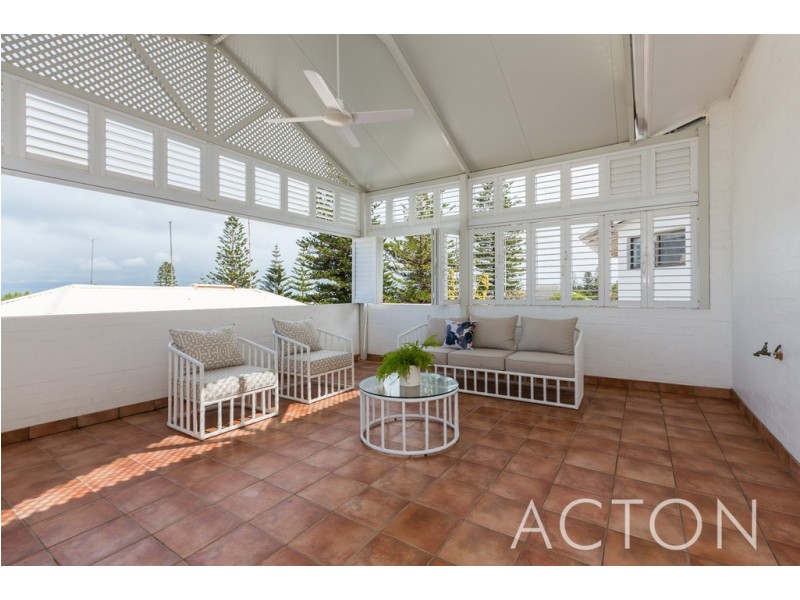 2/11 Salvado Street, Cottesloe WA 6011