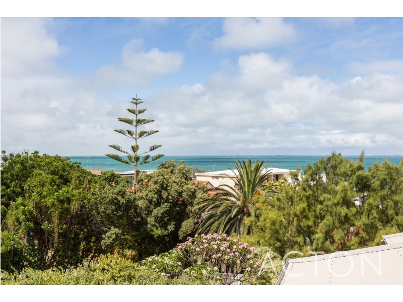 2/11 Salvado Street, Cottesloe WA 6011