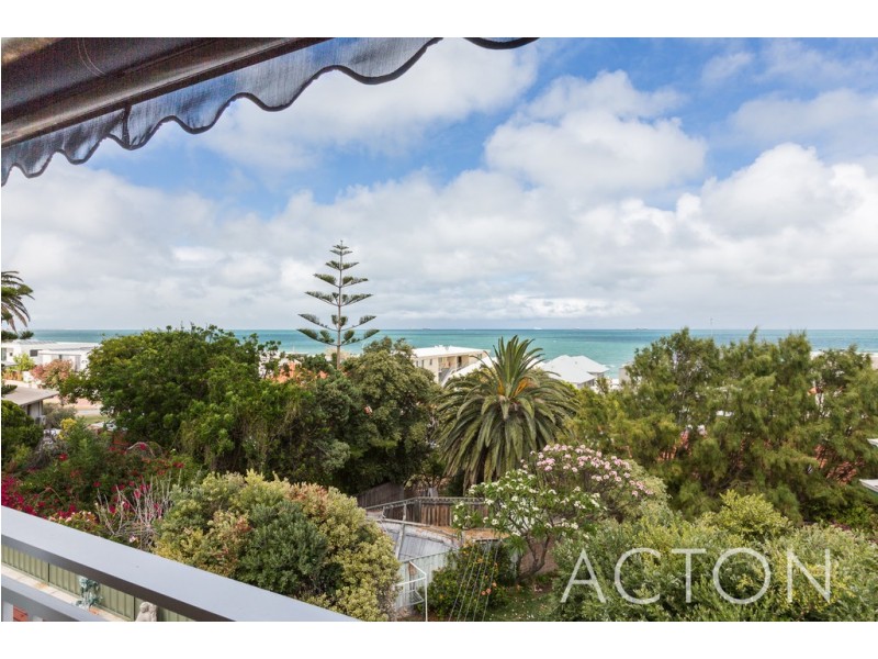 2/11 Salvado Street, Cottesloe WA 6011