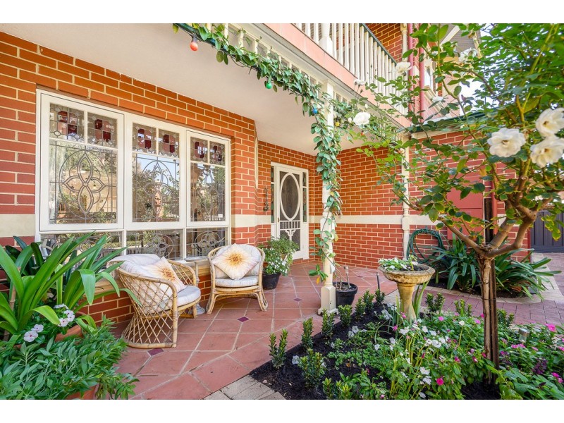 27 Carrington Street, Inglewood WA 6052