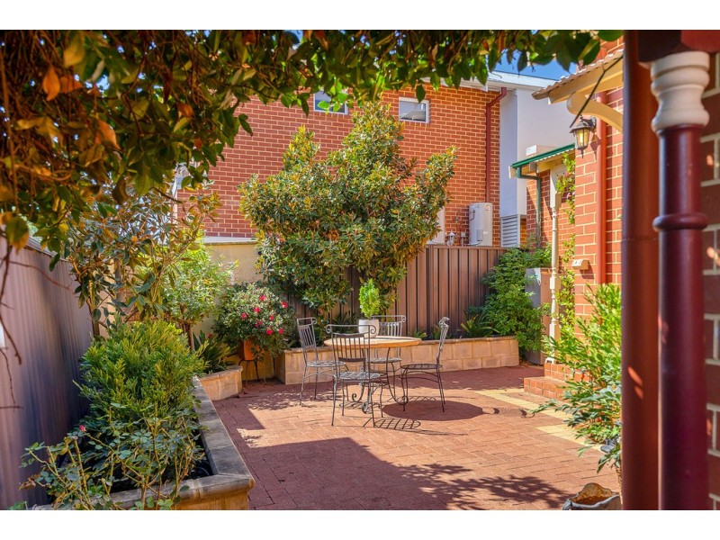 27 Carrington Street, Inglewood WA 6052