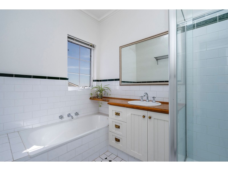 27 Carrington Street, Inglewood WA 6052