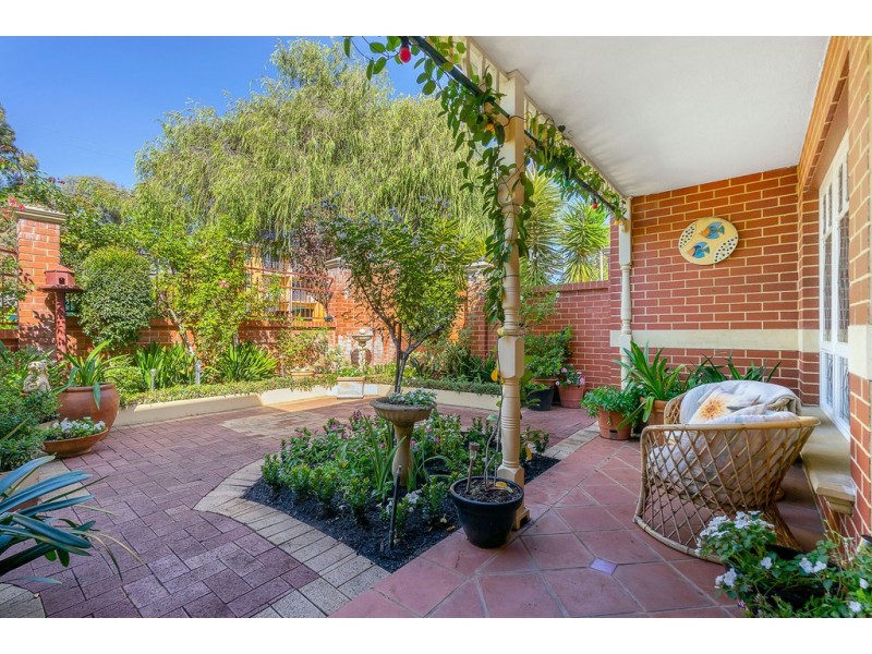 27 Carrington Street, Inglewood WA 6052