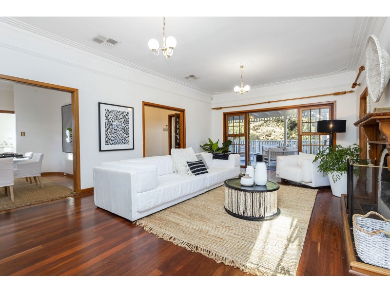 27 Boscombe Avenue, City Beach WA 6015