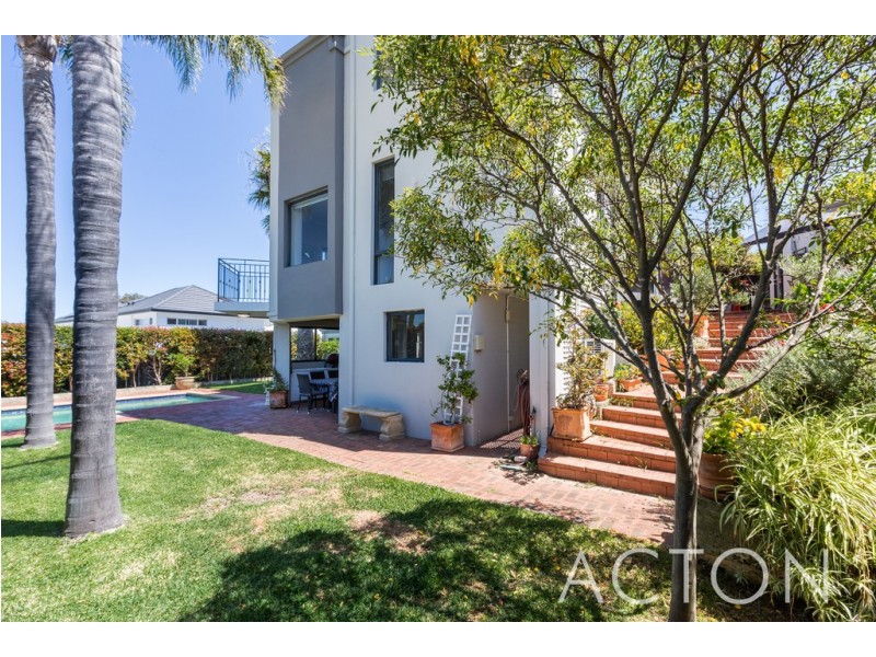 18 Arenga Court, Mount Claremont WA 6010