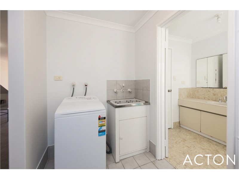 1/64 Broadway, Crawley WA 6009