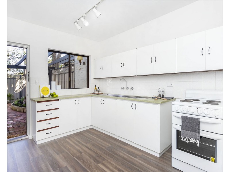 9/11 South Terrace, Como WA 6152