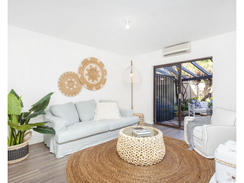 9/11 South Terrace, Como WA 6152