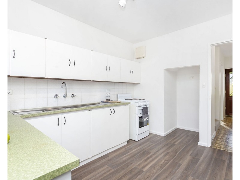 9/11 South Terrace, Como WA 6152