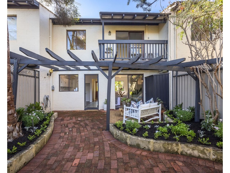 9/11 South Terrace, Como WA 6152