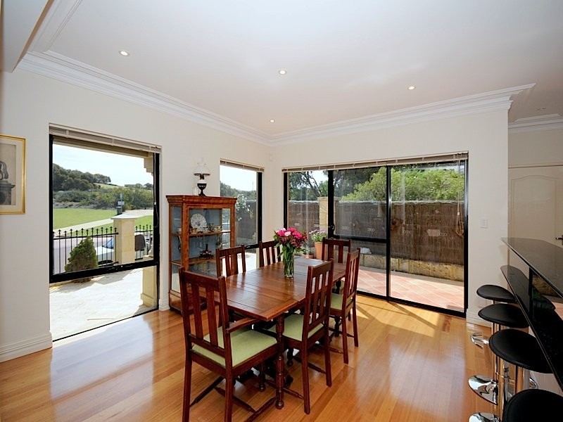 1 Chipperfield Court, Mosman Park WA 6012