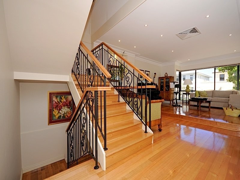 1 Chipperfield Court, Mosman Park WA 6012