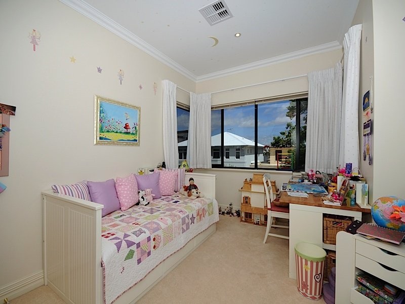 1 Chipperfield Court, Mosman Park WA 6012