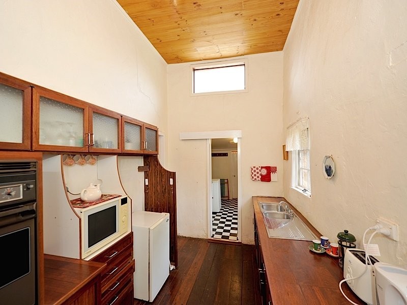 11 South Street, York WA 6302