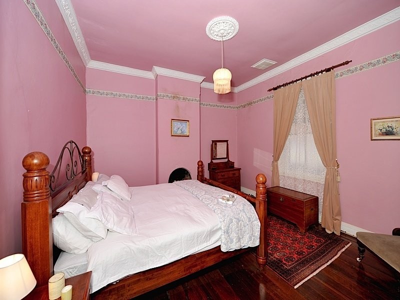 11 South Street, York WA 6302