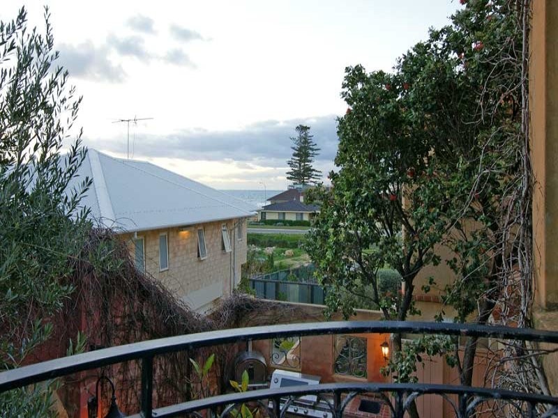 4B Salvado Street, Cottesloe WA 6011