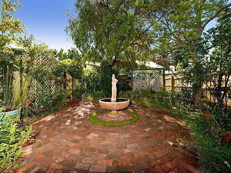 133 Curtin Avenue, Cottesloe WA 6011