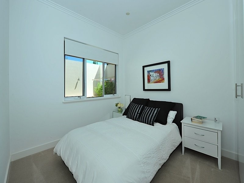 4 Irvine Street, Peppermint Grove WA 6011