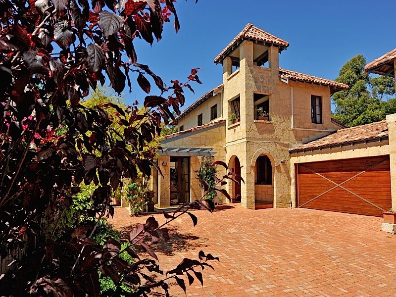 8B James Road, Swanbourne WA 6010