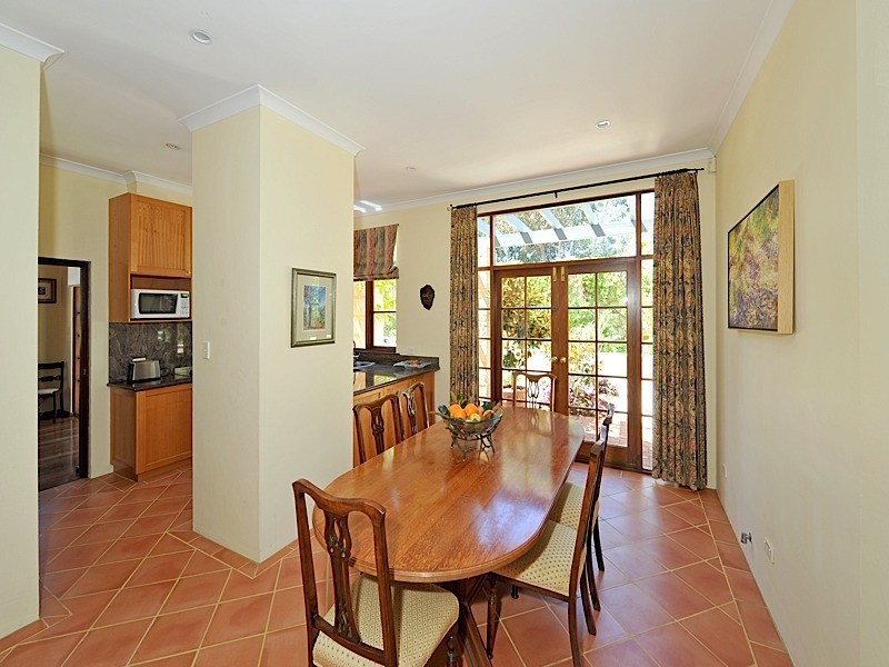 8B James Road, Swanbourne WA 6010